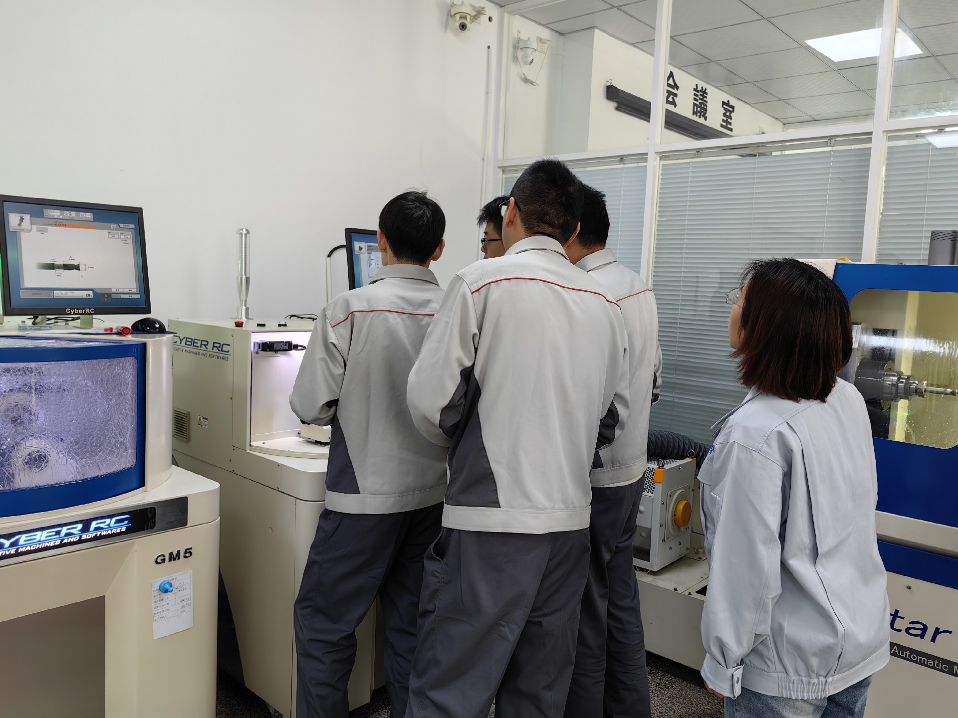 全自動數(shù)控磨刀機學習使用